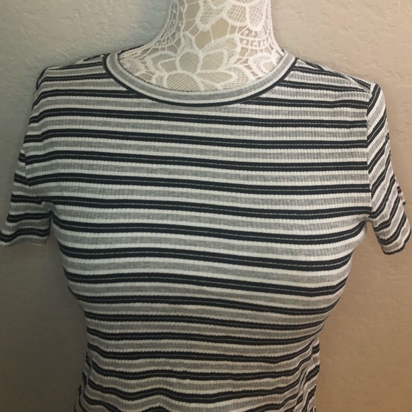 2 white and black striped tops - Picture 2 of 2